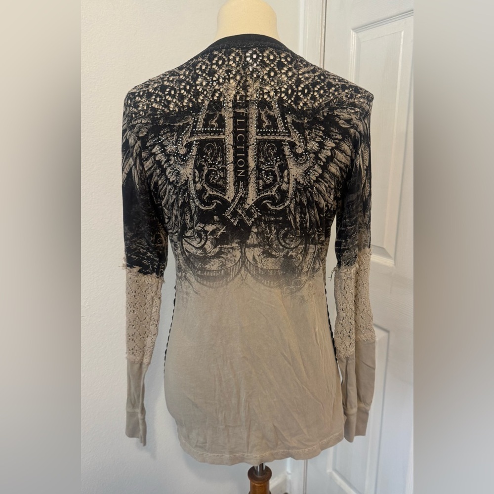 Affliction Govache Top Graphic Split Neck Bling Grunge Crochet Raw Edge Size Lrg - Picture 4 of 11